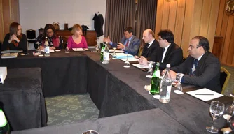 Wellington Dias em reunião em Lisboa.