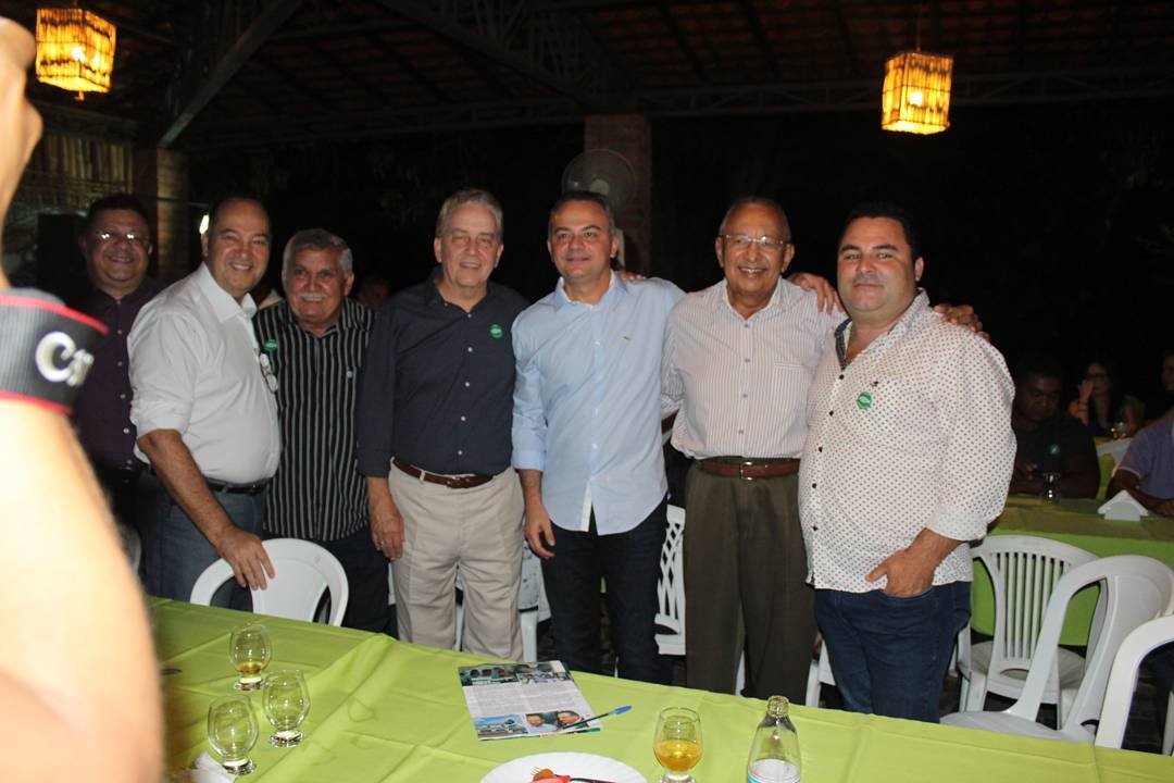 O jantar de confraternização contou com nomes como Menandro Pedro e Dr. Pessoa.