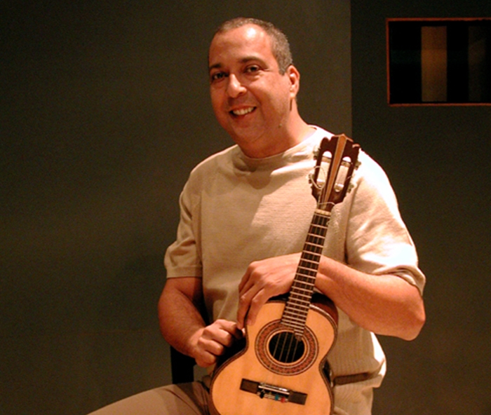 O cantor e compositor Sombrinha.