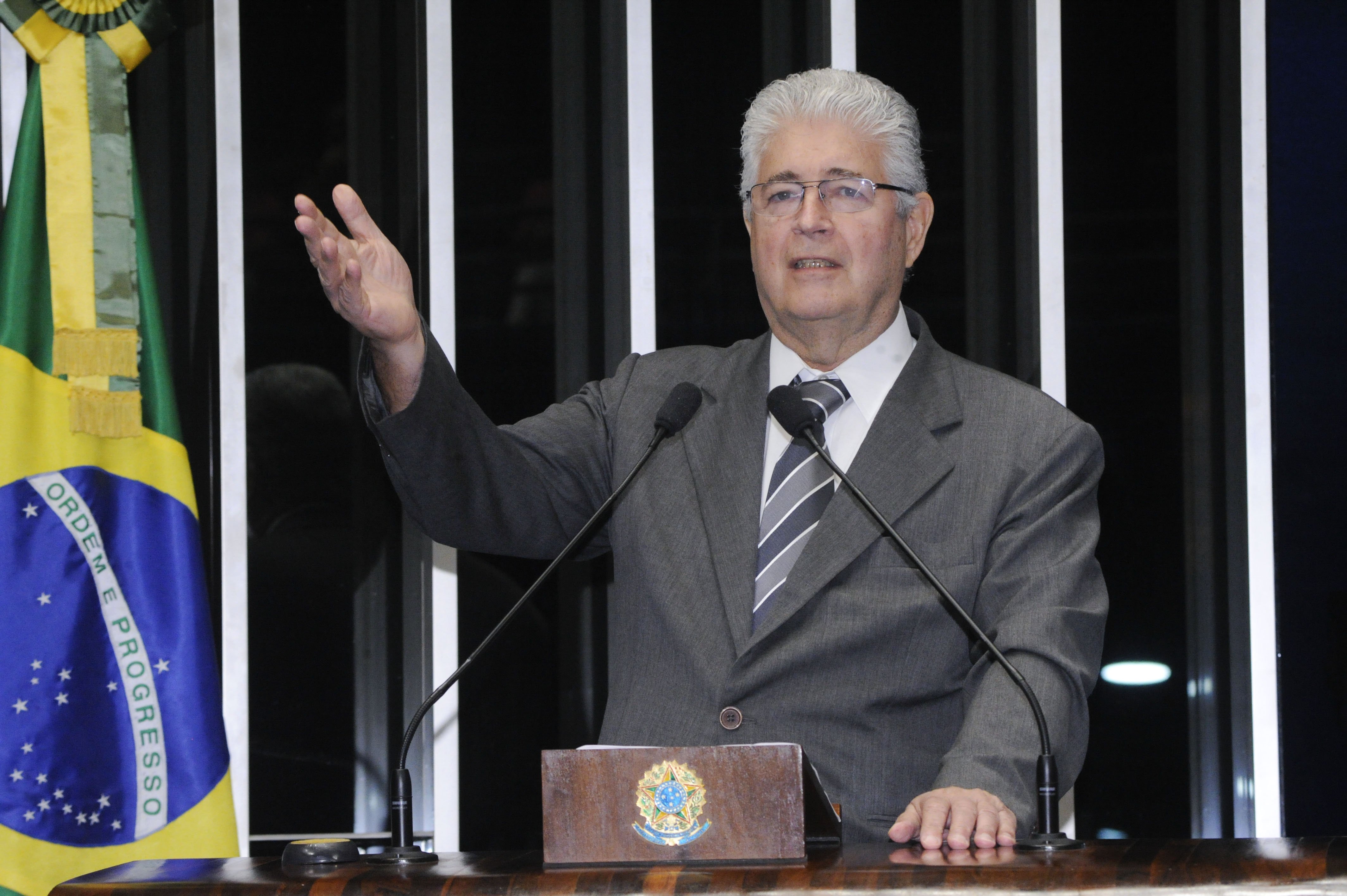 Senador Roberto Requião.
