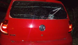 Carro roubado apreendido pela polícia após perseguição
