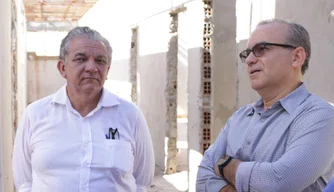Engenheiro civil José João Braga e prefeito Firmino Filho.