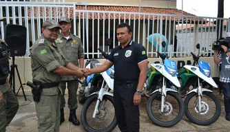 Fábio Abreu inaugura Companhia no Buenos Aires e entrega quatro motocicletas.