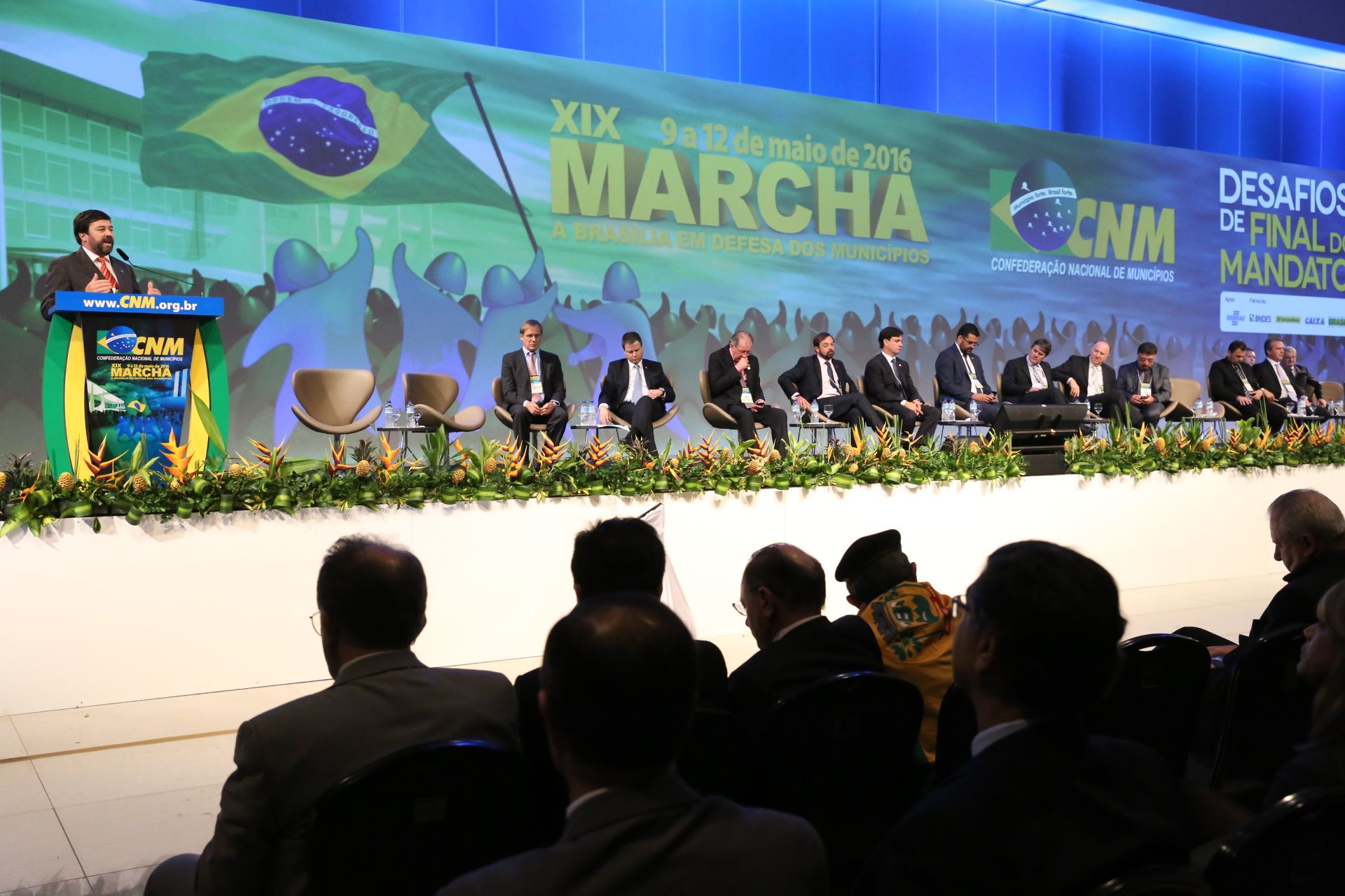 Prefeitos e presidenciáveis se reúnem na XXI Marcha a Brasília em Defesa dos Municípios.