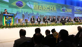 Prefeitos e presidenciáveis se reúnem na XXI Marcha a Brasília em Defesa dos Municípios.