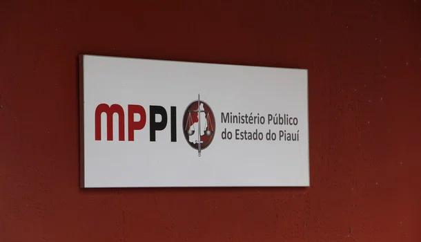 MP-PI propõe ação contra Mauro César por uso de máquina do PAC