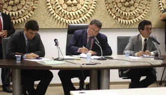 Deputados em debate sobre os projetos do Poder Executivo do Piauí.