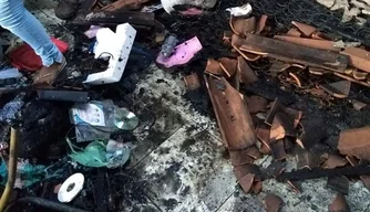Incêndio em residência no bairro Piçarra