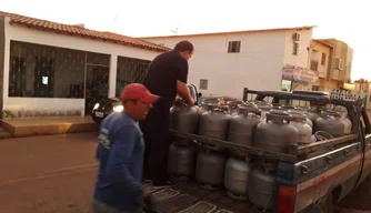 Procon fiscaliza revendedoras de gás e postos de combustíveis em Picos.