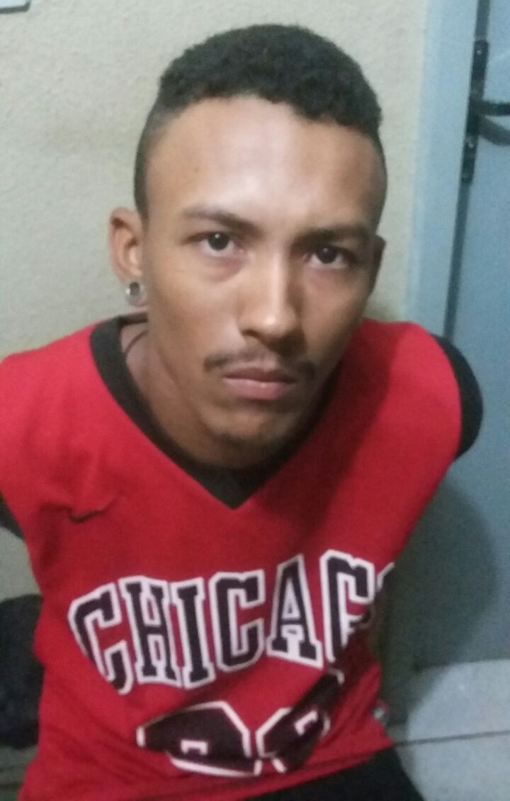 João Vitor é acusado de furto de celular e motocicleta.