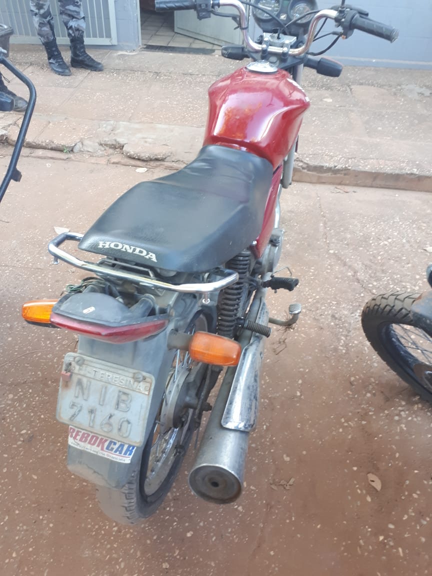 Adolescente foi avistado pelos policiais pilotando uma motocicleta Honda CG 150 Titan.