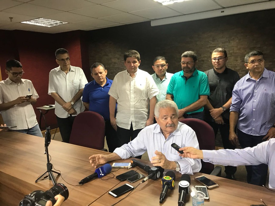 Elmano Férrer desiste de concorrer ao governo