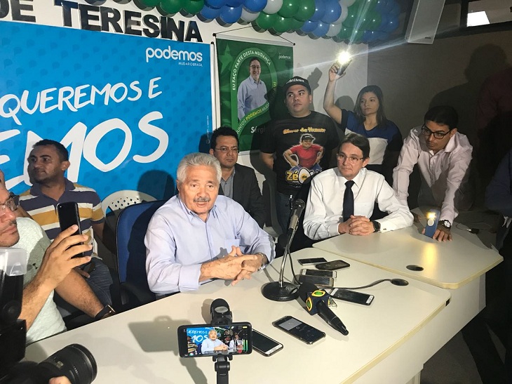 Elmano Férrer durante coletiva.