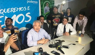 Elmano Férrer durante coletiva.