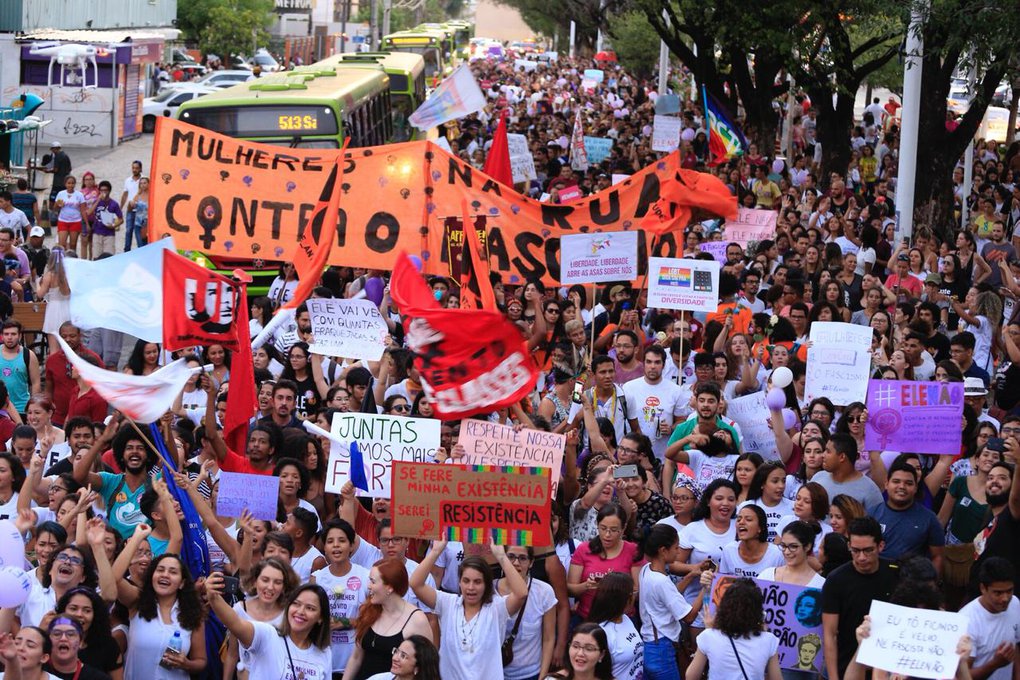 Manifestantes realizam ato contra Bolsonaro em Teresina.