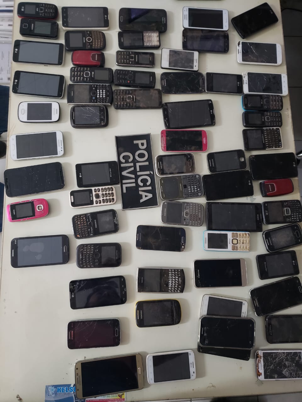 Operação apreendeu 54 celulares na cidade