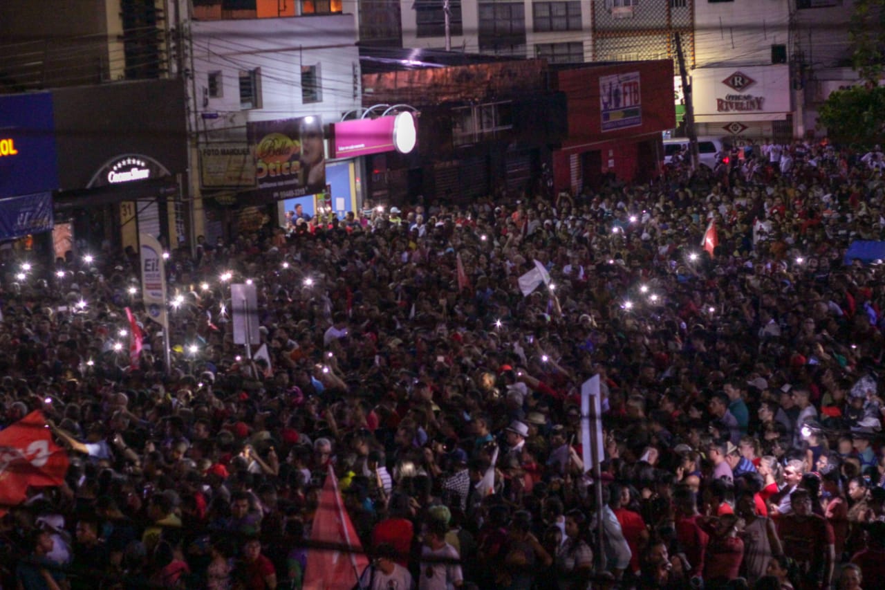 População durante ato público de Fernando Haddad em Picos.