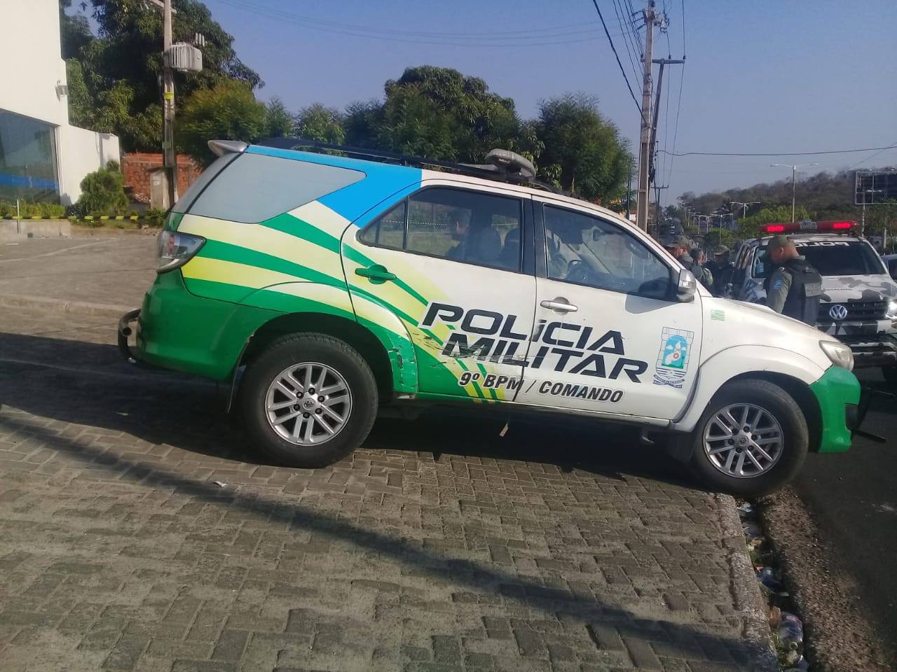 A Polícia Militar encontra-se no local