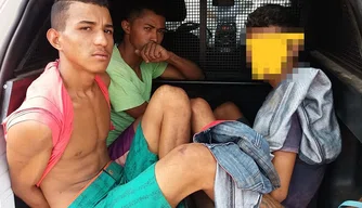 Suspeitos teriam realizado assalto no bairro Parque Alvorada.