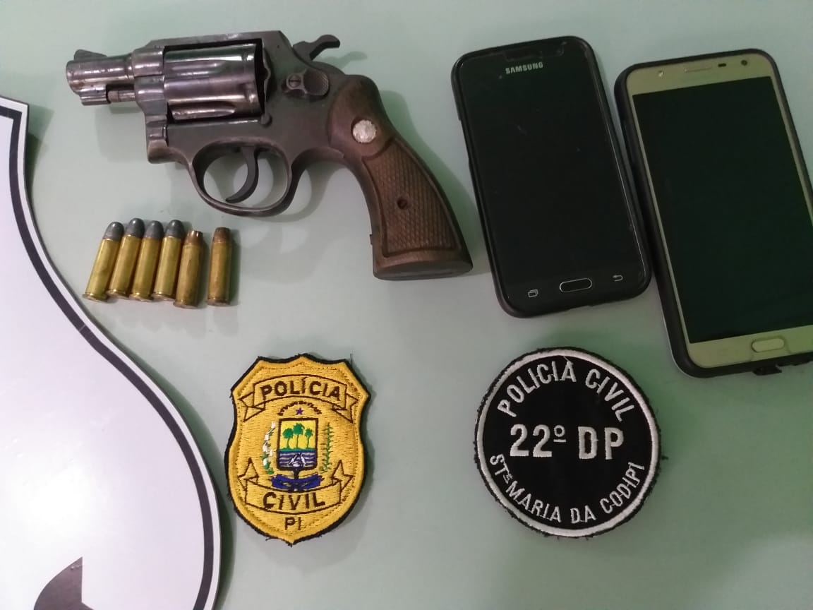 Ailton Soares da Silva foi preso com revólver e munições.