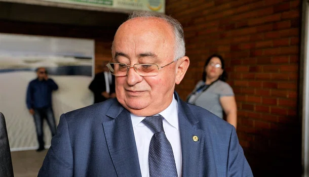 Juiz condena Júlio César a pagar R$ 123 mil ao Banco do Nordeste