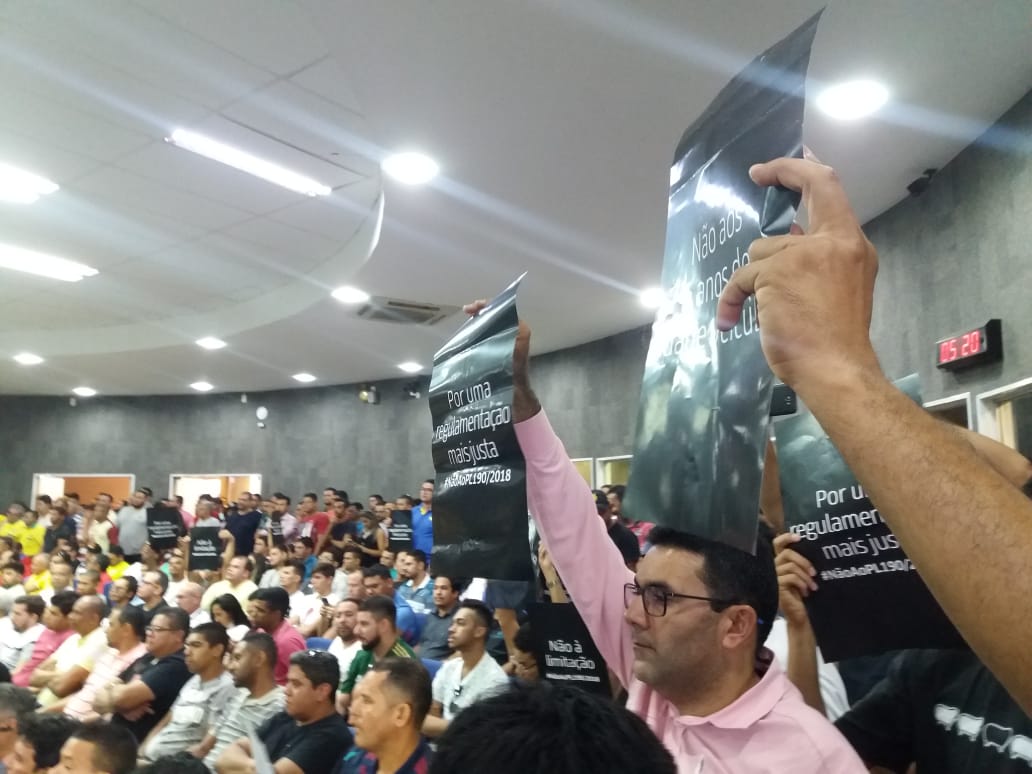 Protesto de motoristas de transporte por aplicativo na Câmara Municipal de Teresina