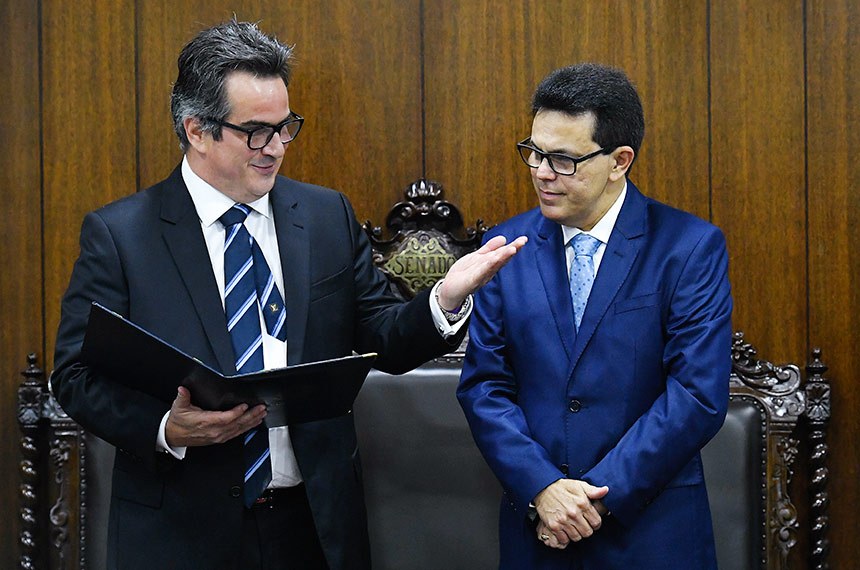 O senador Ciro Nogueira deu posse ao seu novo colega de bancada.
