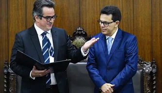 O senador Ciro Nogueira deu posse ao seu novo colega de bancada.