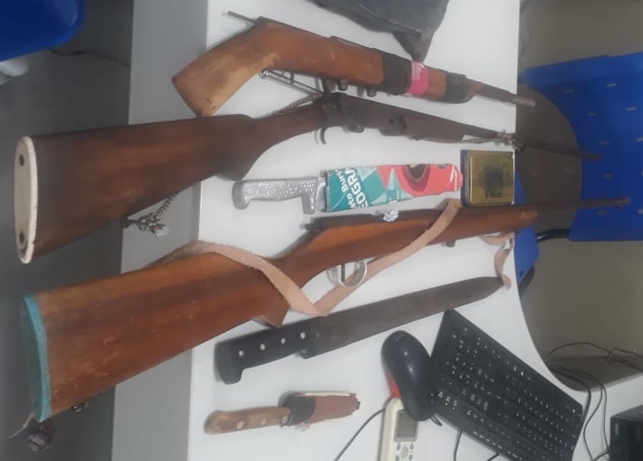 Objetos apreendidos pela Polícia Militar em poder do suspeito.