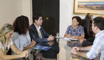 Regina Sousa se reuniu com representantes do Centro de Ensino Superior Estácio.