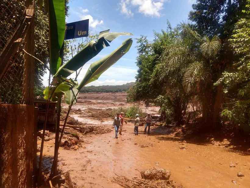 O rompimento aconteceu na manhã desta sexta-feira (25).