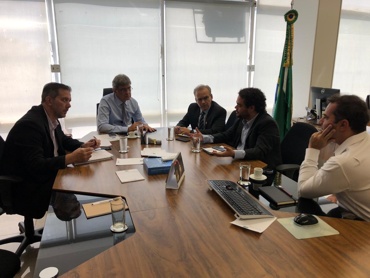 Prefeito Firmino Filho em reunião com o ministro Júlio Semeghini.
