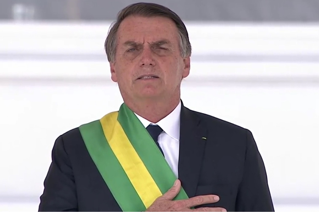 Jair Bolsanaro tomou posse por volta das 15h30 desta terça-feira (1º), em Brasília.