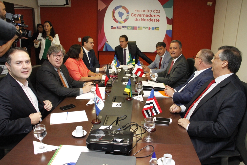 Governadores dos nove estados do Nordeste reúnem-se em Brasília.