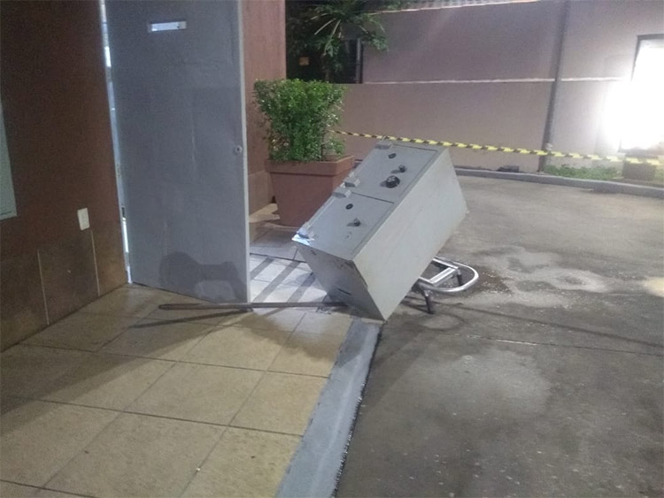 Assalto aconteceu na madrugada desta quarta-feira (13).