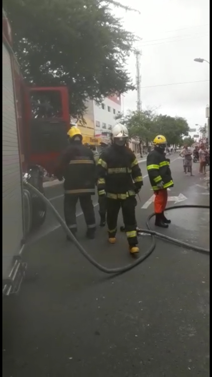 Incêndio em loja de celulares no bairro Dirceu