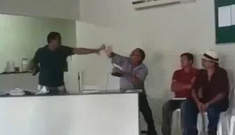 A briga aconteceu durante sessão nesta terça-feira (26).
