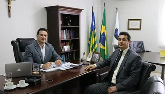O encontro entre Celso Barros e Douglas Franco aconteceu no gabinete da presidência.