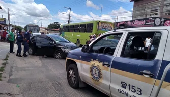 Agentes da Guarda Municipal recuperaram o veículo roubado no bairro São Joaquim.