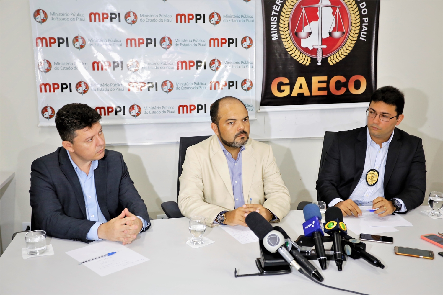 Coletiva de imprensa é realizada na Gaeco para esclarecer a Operação Poço Fundo.