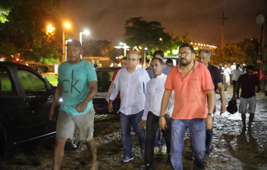 Prefeito Firmino Filho visitou o local da tragédia.