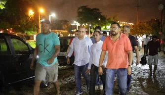 Prefeito Firmino Filho visitou o local da tragédia.
