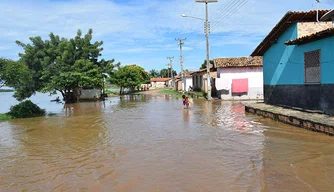 Rio Parnaíba continua subindo