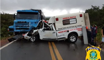 O acidente, que envolveu um caminhão e uma ambulância, resultou uma vítima fatal.