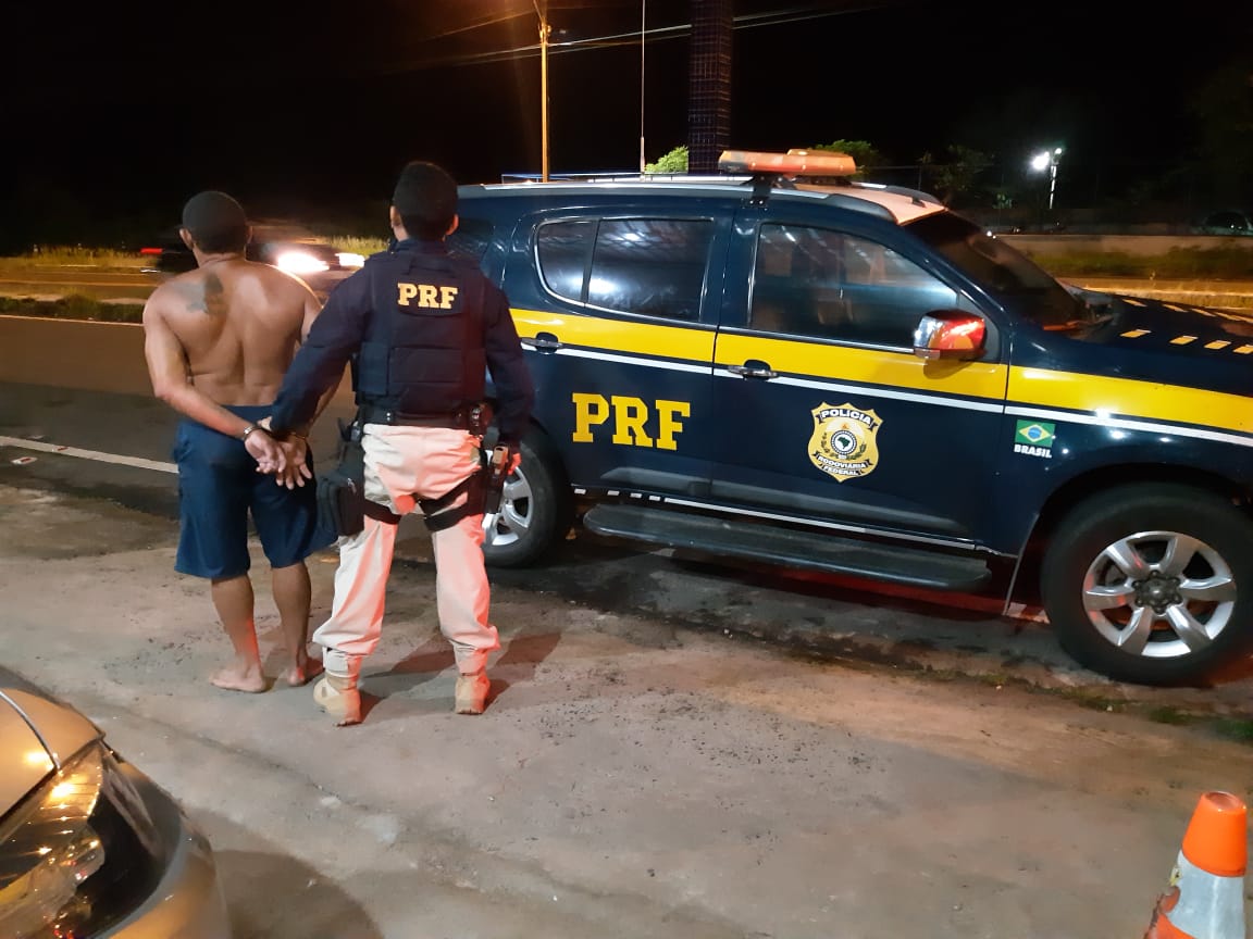 O homem foi preso pela PRF na BR-343, no município de Piripiri.