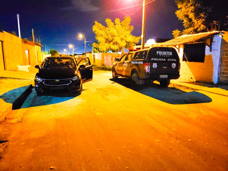 Veículo Chevrolet Onix roubado foi recuperado no bairro Jacinta Andrade.