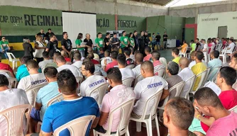 Detentos de Teresina e cidades vizinhas assistem revisão para o Enem 2019.
