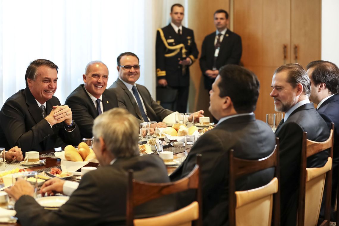 O presidente Jair Bolsonaro se reuniu com os representantes do STF, Senado e Câmara.