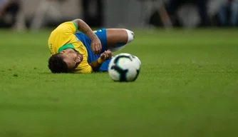 Atacante Neymar é cortado da seleção para Copa América por lesionar o joelho
