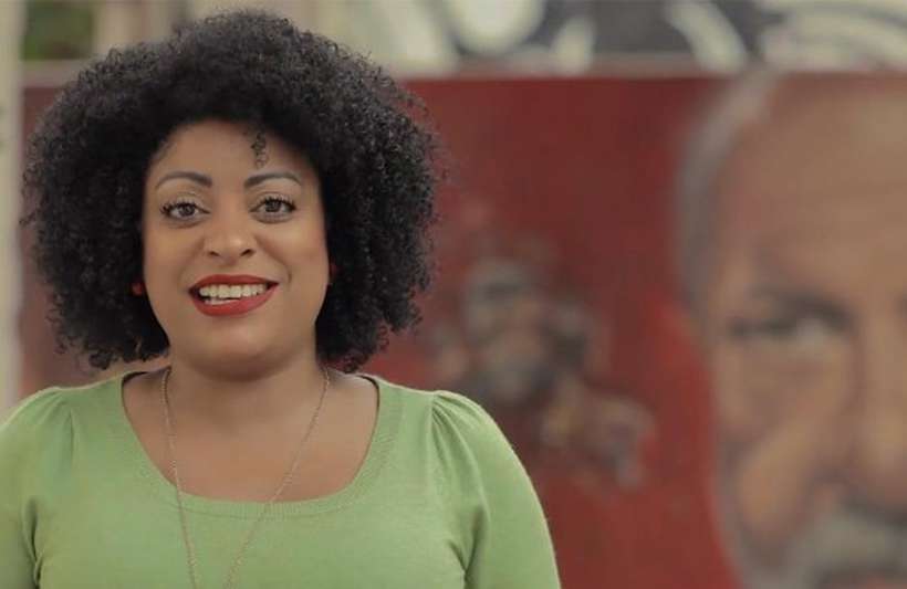 Preta Ferreira, apresentadora do “Boletim Lula Livre”.